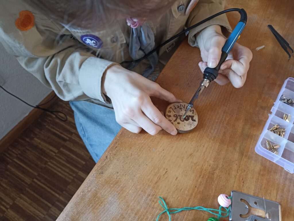 Holzamulett herstellen